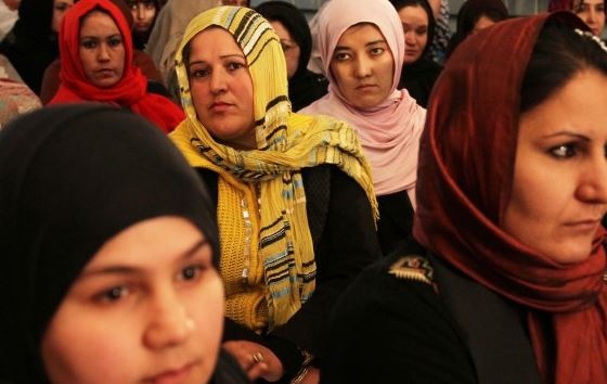 Жените в Афганистан могат да продължат да учат в университети